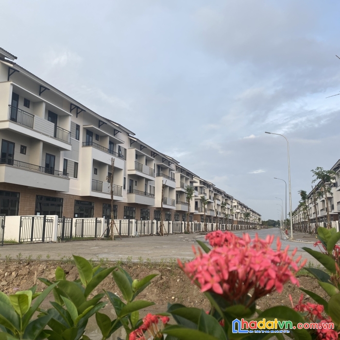 Nhà phố centa riverside 100m2 2 mặt tiền kd thanh khoản tốt chỉ với 3,9 tỷ