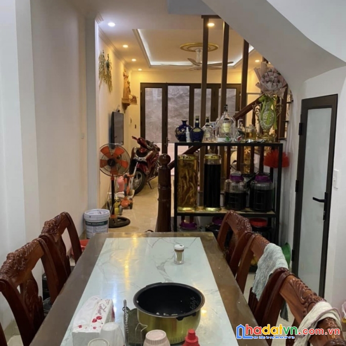 Hơn 3 tỷ - nhà đẹp giải phóng-  38m2- 4 tầng- 4 ngủ- 40m ra phố - ở ngay