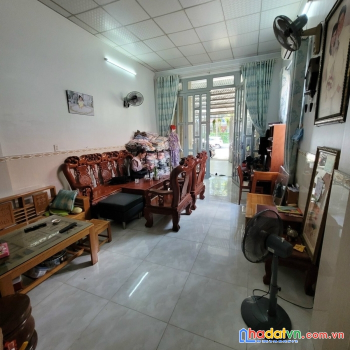 Mặt tiền ngộp đs 15 hoàng hữu nam, quận 9. 82m2, đường 10m. nhỉnh 3 tỷ.