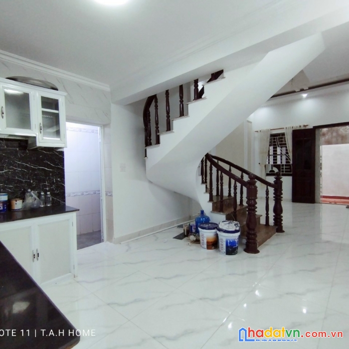Chính chủ cần bán nhà 3,5 tầng mặt tiền vị trí đẹp tại hải phòng.