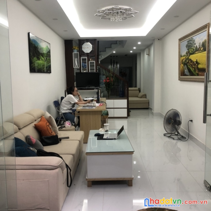 Siêu phẩm phố hồng mai lô góc, mặt ngõ thông, 46m giá 5,1 tỷ nở hậu