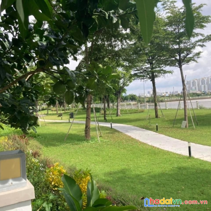 Bán biệt thự sân vườn đẳng cấp khu ninesouth, view sông , giáp quận 7. hcm 
dt: 342m2. giá 79 tỷ
