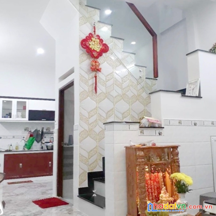 Nhà 2 tầng (4.5x9m) gần chợ đường bùi minh trực p5q8