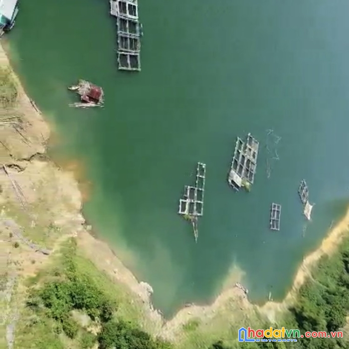 Bán 5000 m đất bám hồ hoà bình già 2,8 triêu/m2