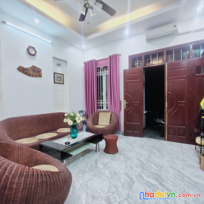 Bán biệt thự sân vườn ngọc thụy, 130m, 3 thoáng gần phố ôtô vào nhà.