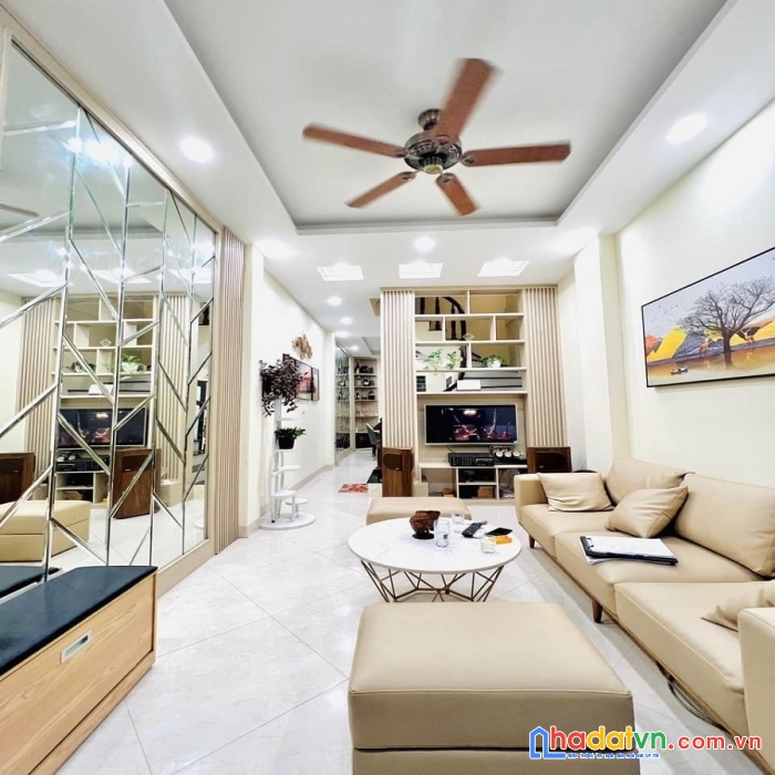 Nhà đẹp xuân thủy 45m2 xây 5 tầng, mặt tiền 3.8m giá chào 6.1 tỷ, sát phố, ngõ thông, trung tâm