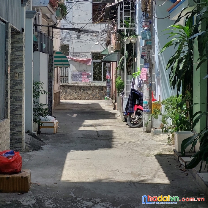 Nhà  mới 3 tầng ở ngay gần chợ bình triệu - 3.95 tỷ.