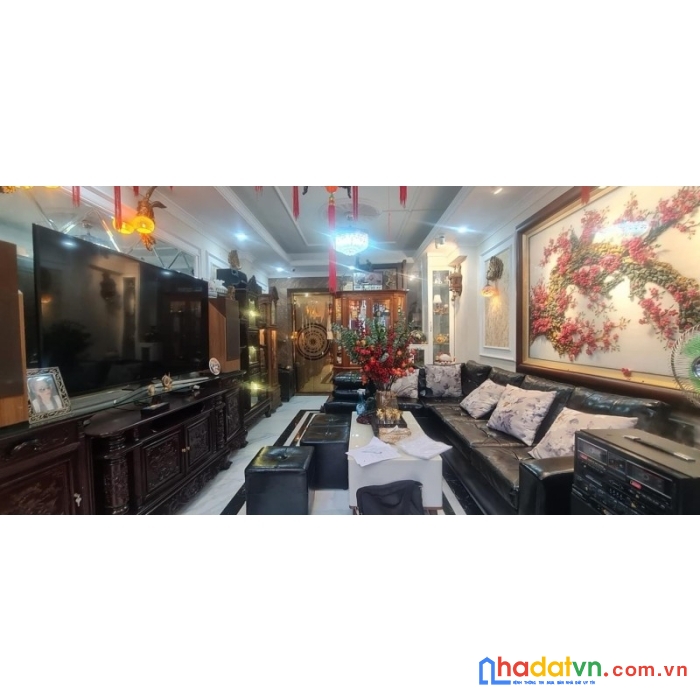 Gara thang máy 6 tầng phố đàm quang trung quận long biên đi bộ sang aeon chỉ hơn 6 ty