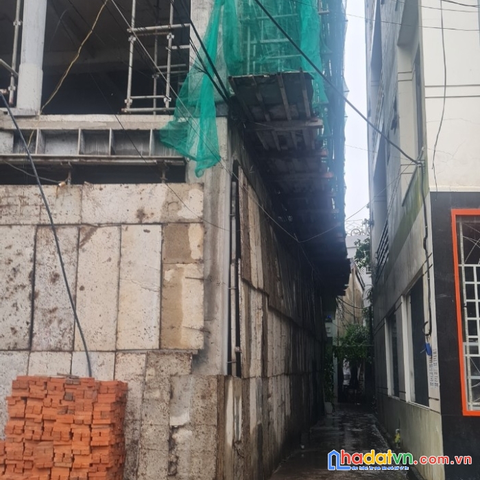 Cần bán lô đất mặt tiền vị trí đẹp tại trung tâm tp tuy hoà tỉnh phú yên có sẵn nhà thô 6 tấm.