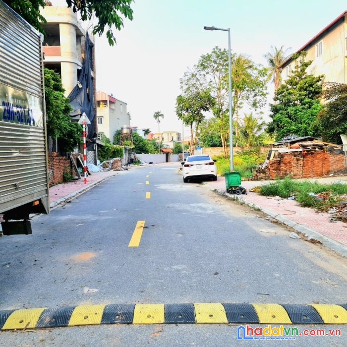 051022 bá.n đất trâu quỳ, gia lâm, hn. 55m2. mt 4m, đất vuông vắn. ô tô 7 chỗ vào nhà. lh