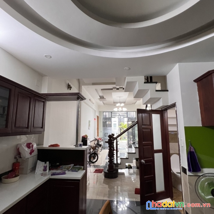 Bán nhà hxh cống lỡ tân bình 64m2 xây lệch tầng mới đẹp thoáng mát.