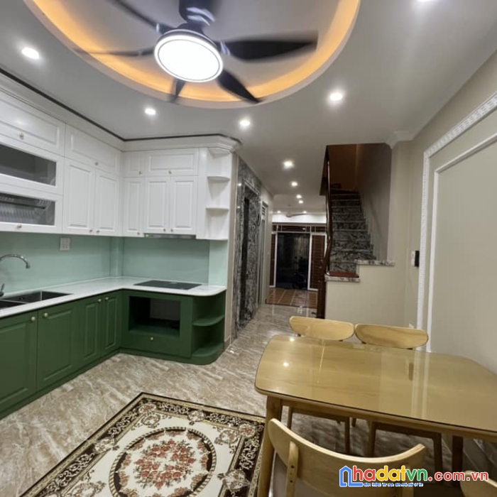 Bán nhà phố đàm quang trung, long biên, cách mặt phố 20m, 54m,5 tầng, 8.5 tỷ,thang máy.
nhà mới