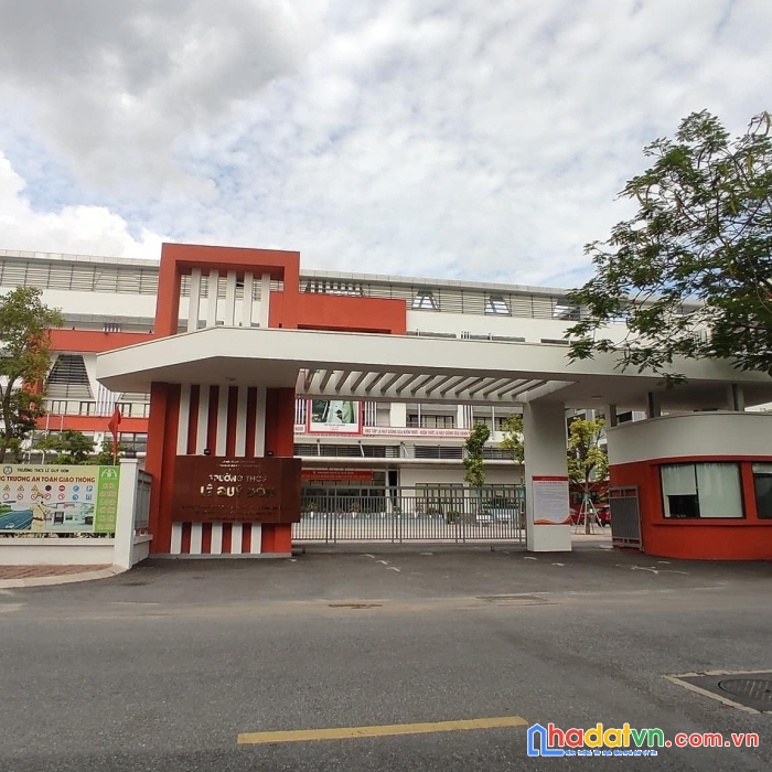 Bán nhà tđc giang biên long biên . dt 40 m. 4 tầng . mt 3.5 m. giá 6 tỷ.