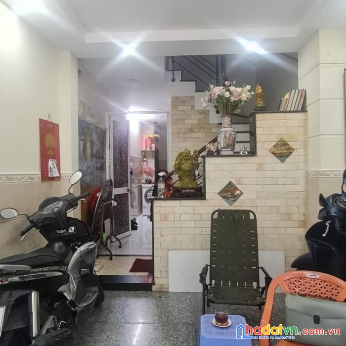 Định cư bán nhà lý thái tổ quận 10, 5 tầng giá chỉ nhỉnh 6 tỷ