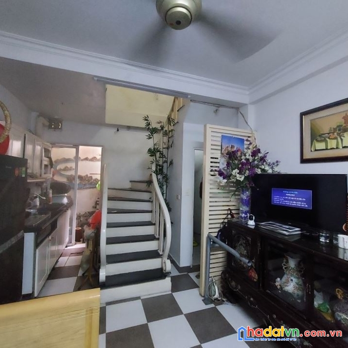 Cần bán gấp nhà bồ đề, dt36mx4t, mt 3.6m,view hồ, ô tô đỗ cổng, giá 3 tỷ