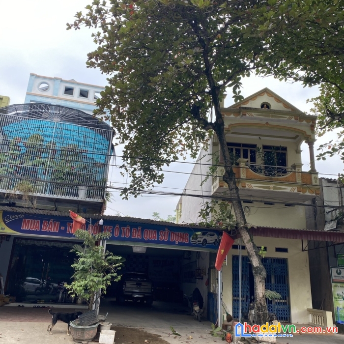 Do gia đình chuyển về thành phố nên muốn bán căn nhà 3 tầng tại tt hùng sơn , đại từ, thái nguyên.