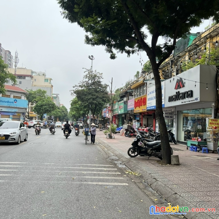 Bán phố ngọc lâm mặt tiền 9m-kinh doanh-vỉa hè rộng-21.5 tỷ. hiếm