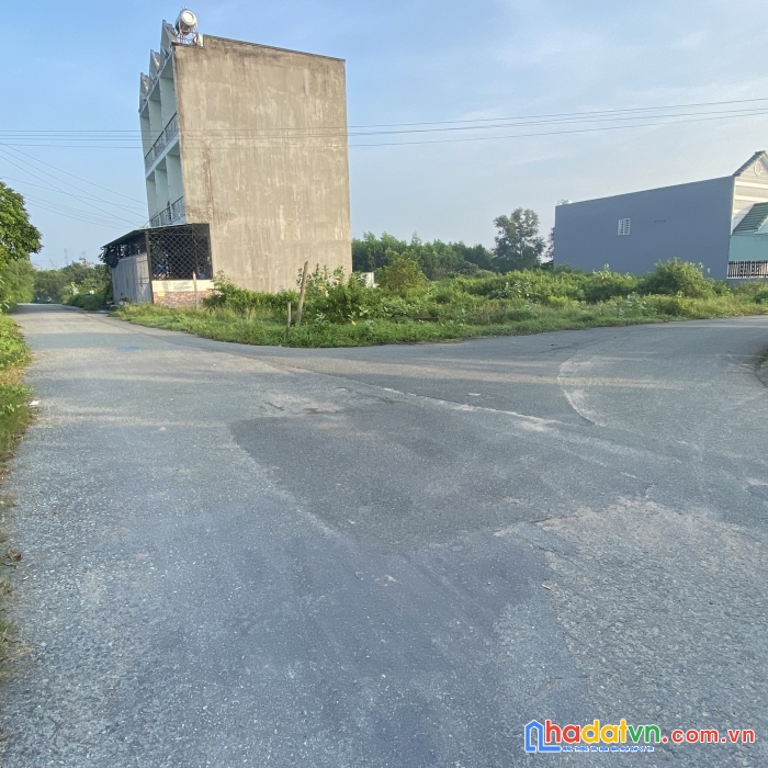 Cần bán lô đất mặt tiền  chính chủ, sổ hồng riêng, thổ cư 100%.  111 m2, 2,150 tỷ, hòa phú , củ