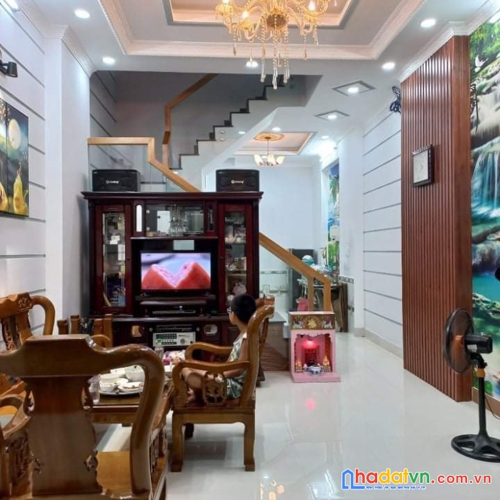 Xoắn ngộp bán nhà  4x13 đẹp 3 tầng khu tăng long q.9 sát vành đải 3 và lò lu- chỉ 4.65 tỷ