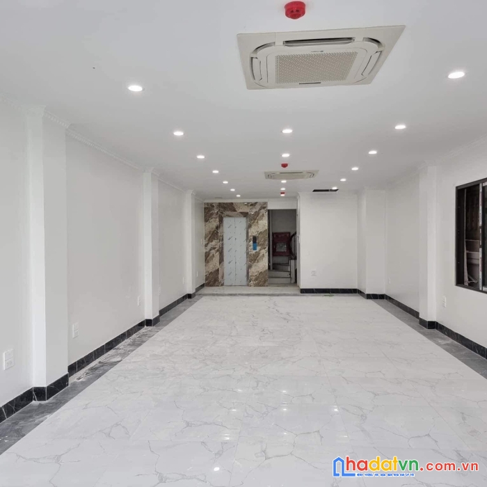 Bán tòa nhà mặt phố hoàng cầu nở hậu oto tránh 135m 9t giá 97 tỷ
