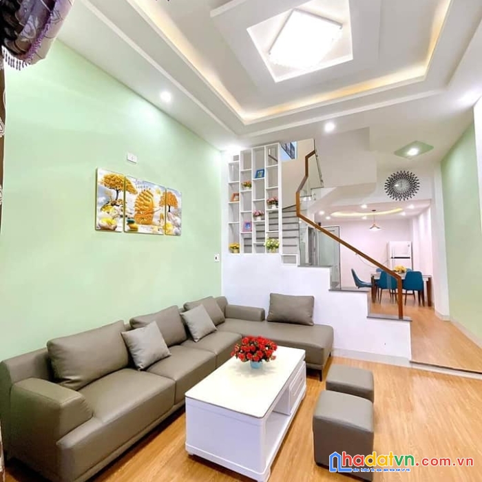 Bán nhà đường trần cao vân, ở ngay, ô tô, mặt tiền 6m, nhỉnh 2 tỷ