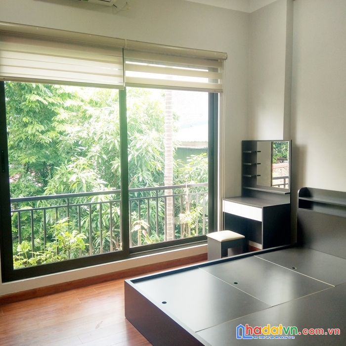 3.4 tỷ  rất gấp cần bán nhà đức giang 45m, tặng full nội thất