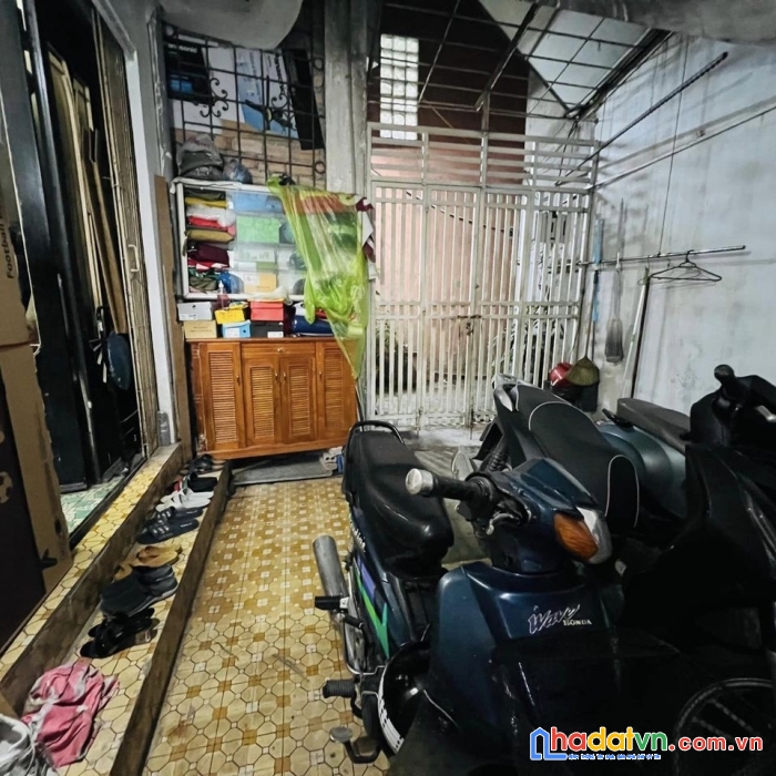 Bán nhà sát mặt phố thái thịnh- đđ,dt75m2 x 3t, mt4m, scr, giá 6.3 tỷ.