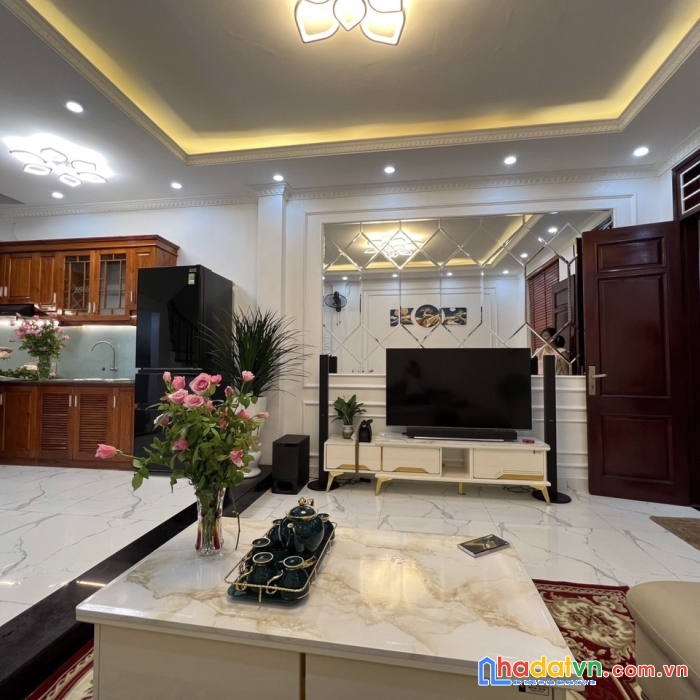 Đội cấn 60m 5 tầng 6mmt 4 ngủ mới cách phố 50m giá nhỉnh 6 tỷ lh 0799198898