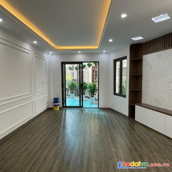 Bán nhà ngõ đường láng, nhà mới xây có thang máy, dt 47m2, 6 tầng