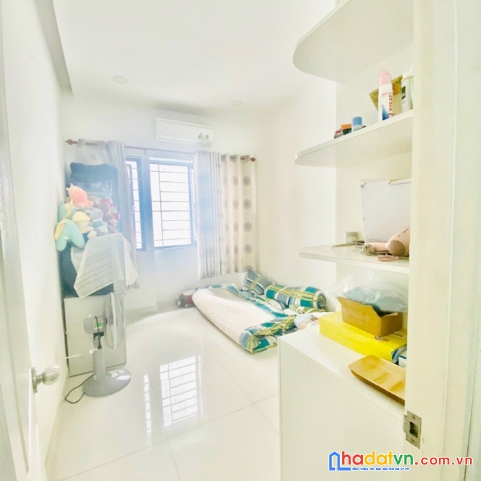 Nhà 4 tầng nở hậu 5.5m hẻm thông đường lý thái tổ p10q10