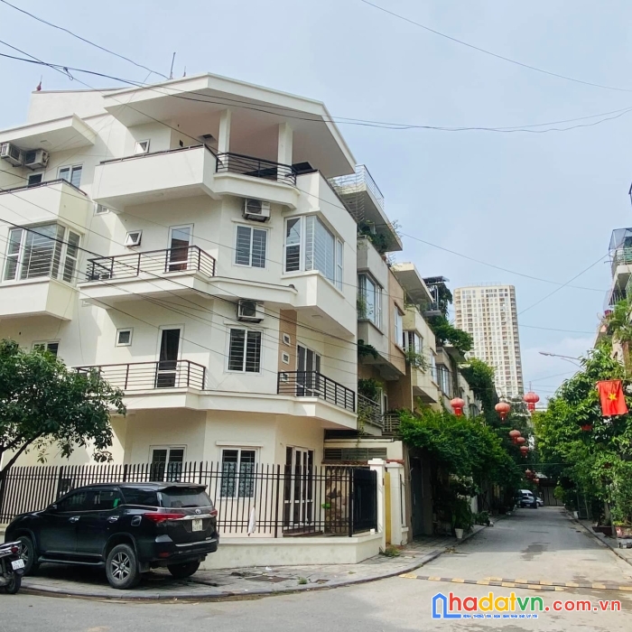 Liền kề văn quán 16 tỷ, 135m2, 4 tầng, lô góc, liền kề giống như biệt thự
