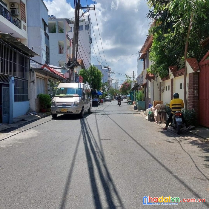 Mt huỳnh tấn phát. q7. nhà mới xây 4 tang . tặng nội thất xịn sò. dt: 60m. giá: hơn 6 tỷ