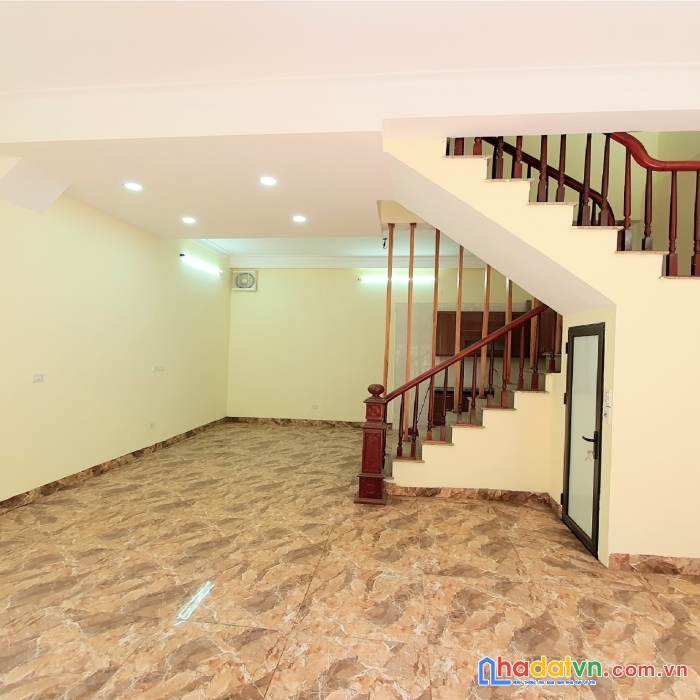Bán nhà hàng chuối - hai bà trưng 30m x 5 tầng. 7 tỷ có thương lượng