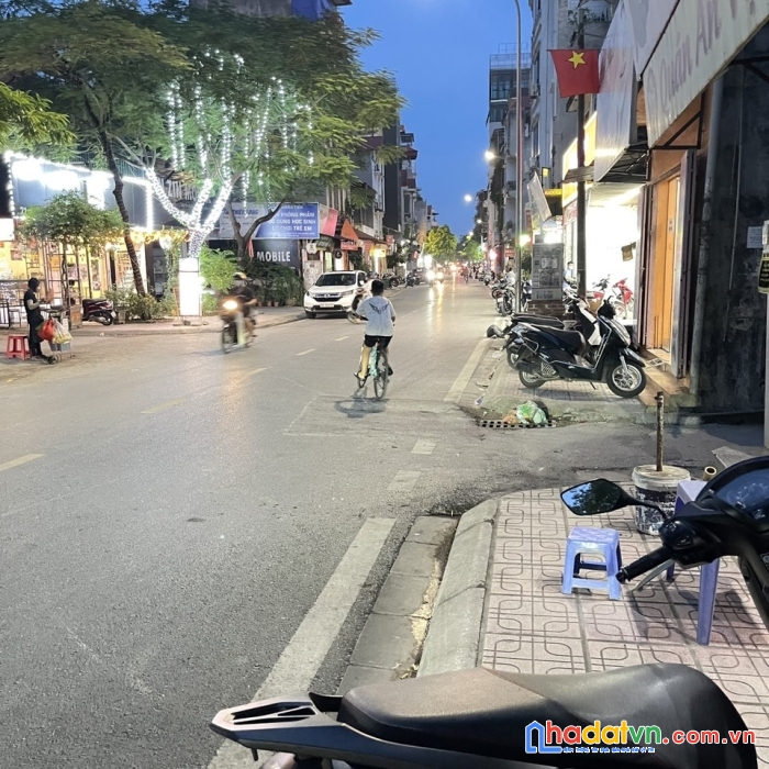 Bán nhà mặt phố hoàng như tiếp mặt tiền 9.6m- kinh doanh- nhỉnh 19 tỷ