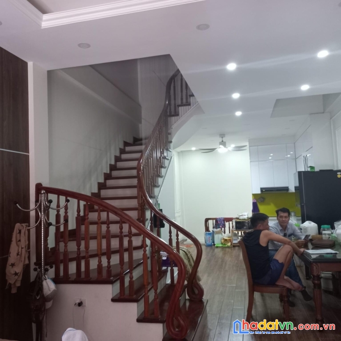 Bán nhà mp nguyễn viết xuân. ngay ngã tư ngô thì nhậm. dt 93m2. giá bán 14 tỷ. có thương lượng.