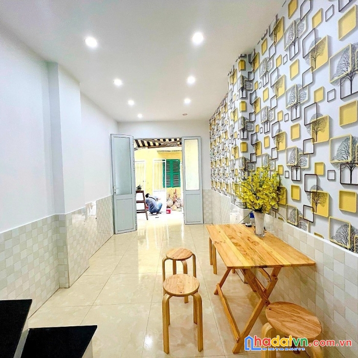 Bán nhà mới 2 tầng, công năng đủ, ngõ 166 chùa hàng, lê chân. 
20m2 bìa đỏ. ngõ trước nhà 3m.