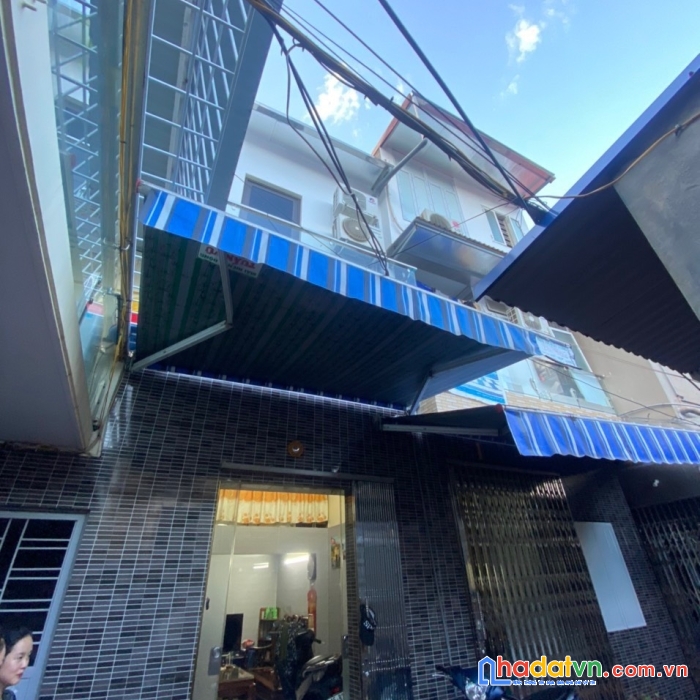 Bán nhà 2.5 tầng độc lập ngõ 97 đình đông dtmb 28m ngõ nông rộng. sổ hồng chính chủ.