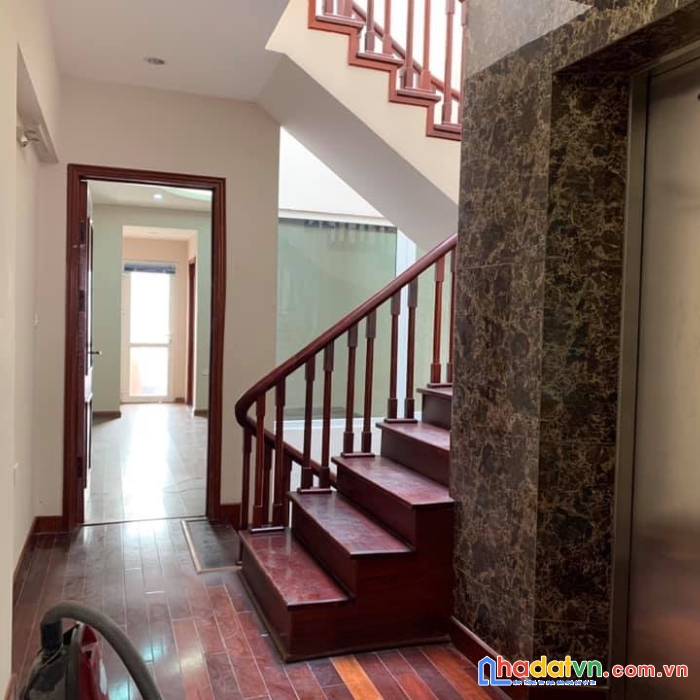 Bán nhà mặt phố phùng hưng, 107m2, phân lô, vỉa hè rộng, kinh doanh, giá chỉ 17,9 tỷ.