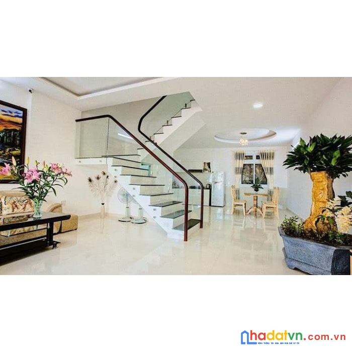 Cần bán căn nhà sổ riêng xây dựng tại kqh nguyễn trung trực, phường 4, tp. đà lạt, giá 8,2 tỷ