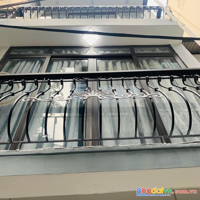Bán nhà 3 tầng mới đẹp phố cát linh 43m2 giá 5.6 tỷ