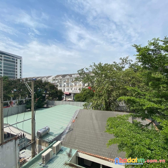 Bán nhà đường phan văn trị, vị trí đắc địa, view sân thượng nhìn thẳng sang siêu thị emart,