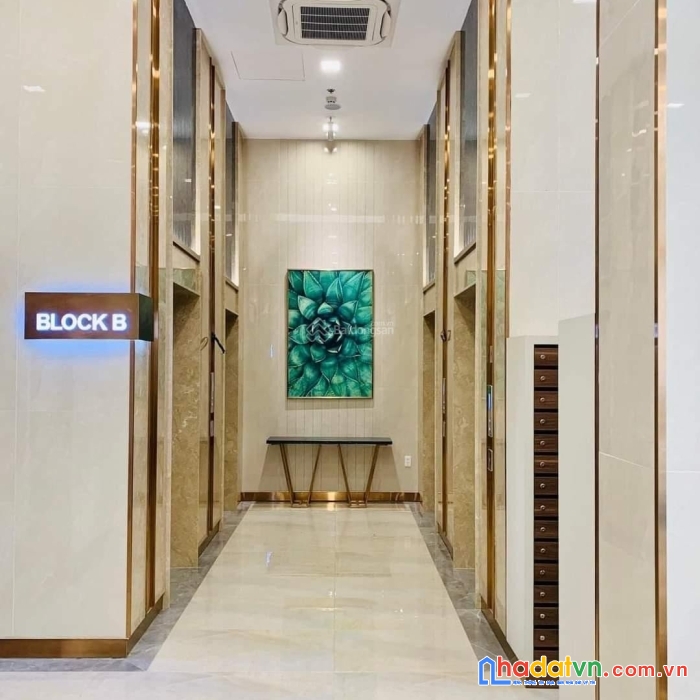 Khách thân gửi căn tầng cao dlusso q2 view sông hướng đông nam thoáng mát , 69 m2, có sổ, nhà bàn