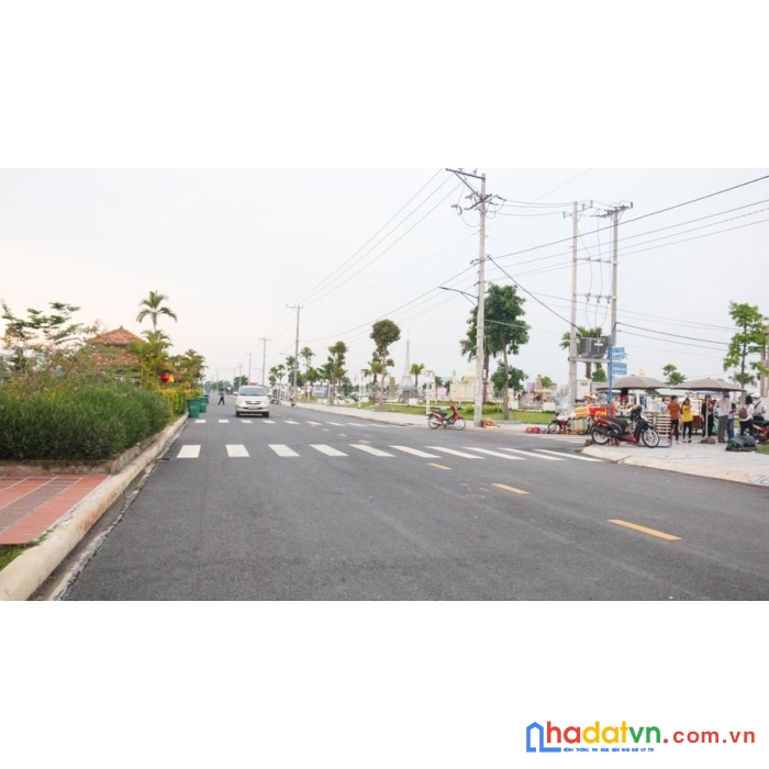 Chính chủ bán gấp lô đất mặt tiền đường ngay trung tâm thị trấn
