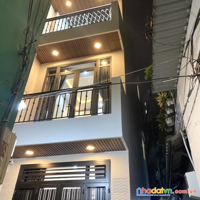 Nhà chính chủ xây mới đẹp dọn vào ở ngay q10
