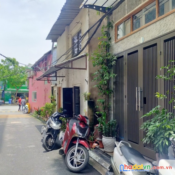 Bán nhà bồ đề ô tô-mặt phố - ngõ thông-dân xây- 34m2, 5 tầng, nhỉnh 4 tỷ.