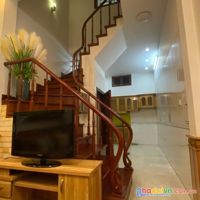 Bán nhà phú diễn, bắc từ liêm 4 tầng x 50m2, ô tô đõ, đường rộng, 3.7 tỷ.