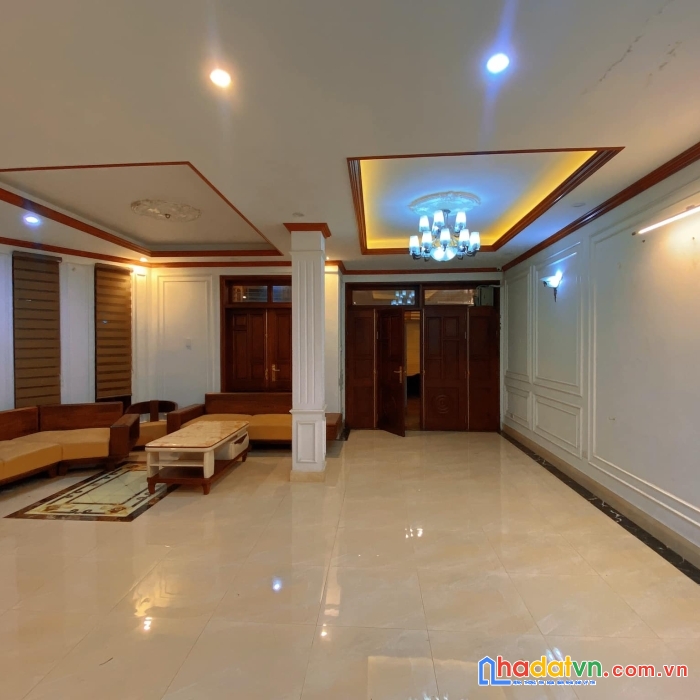 Bán biệt thự - cầu giấy - lô góc - mặt tiền rộng - 130m2 - ô tô tránh - kinh doanh