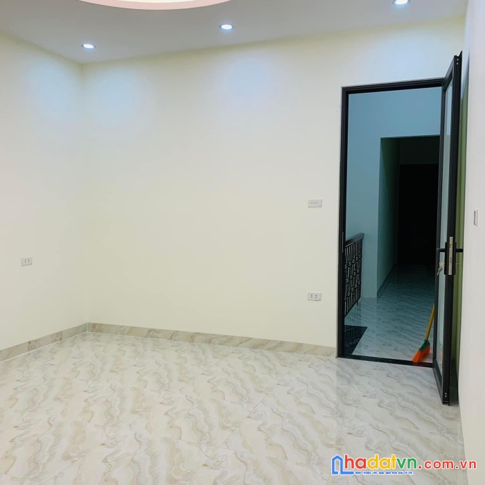 Bán nhà đẹp yên lãng trung tâm đống đa khu phân lô ngõ thông rộng ô tô đỗ cửa 50m2 - 7.9 tỷ