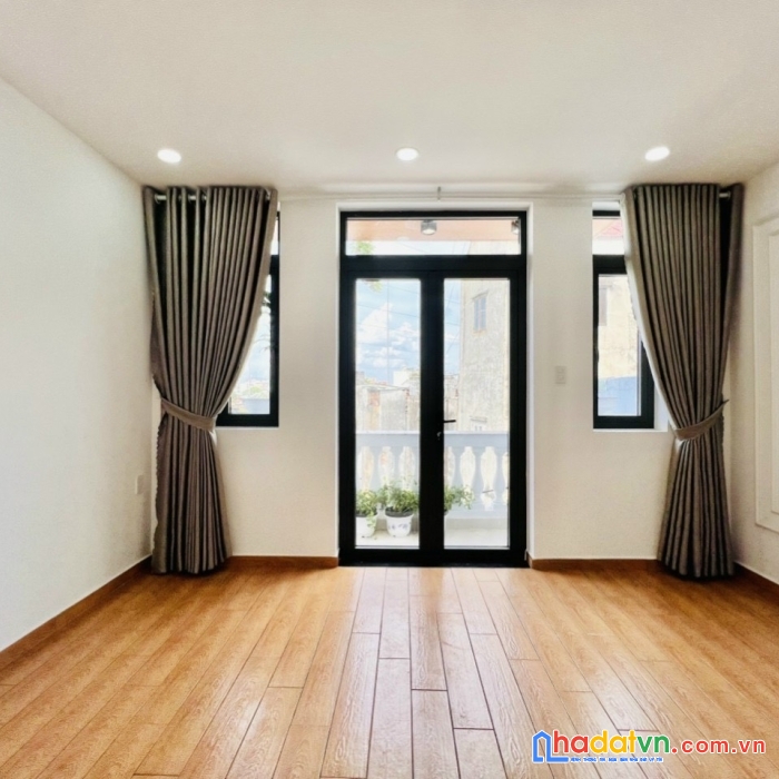 Bán nhà gấp xô viết nghệ tĩnh -phường 21-bình thạnh-120m2-ngang 5,7m-nhỉnh 9 tỷ-doanh thu 240tr
_