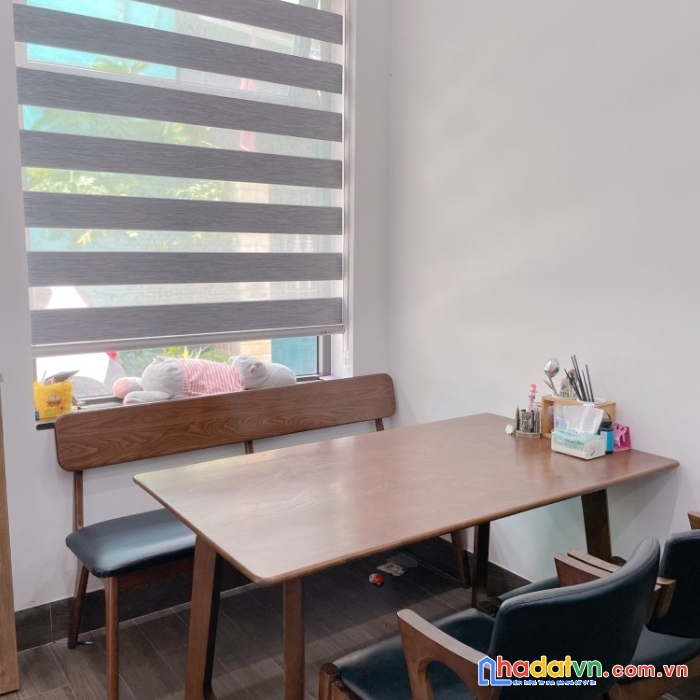 Bán căn góc 4 tầng,3 mặt thoáng, vị trí đắc địa, full nội thất, dòng tiền 15 triệu 1 tháng, dtsd